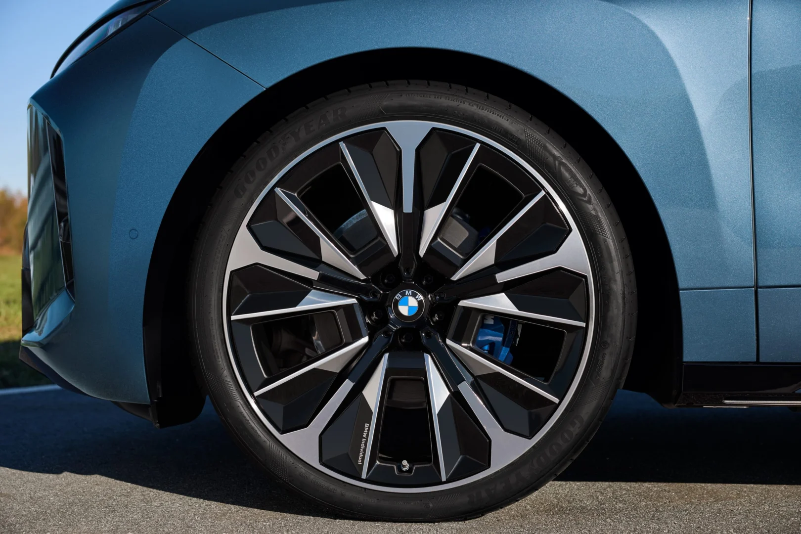 P90585170_highRes_the-new-bmw-ix-xdriv
