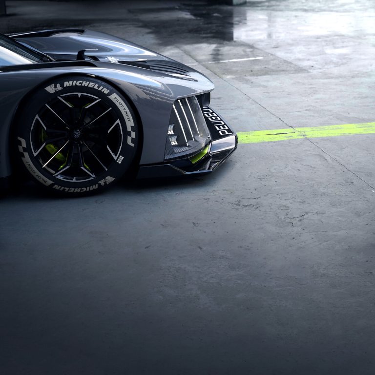 PEUGEOT 9X8 HYBRID HYPERCAR: DOKONALÝ DIZAJN