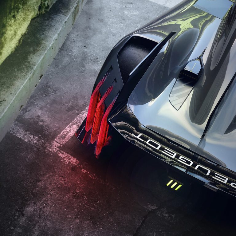 PEUGEOT 9X8 HYBRID HYPERCAR: DOKONALÝ DIZAJN