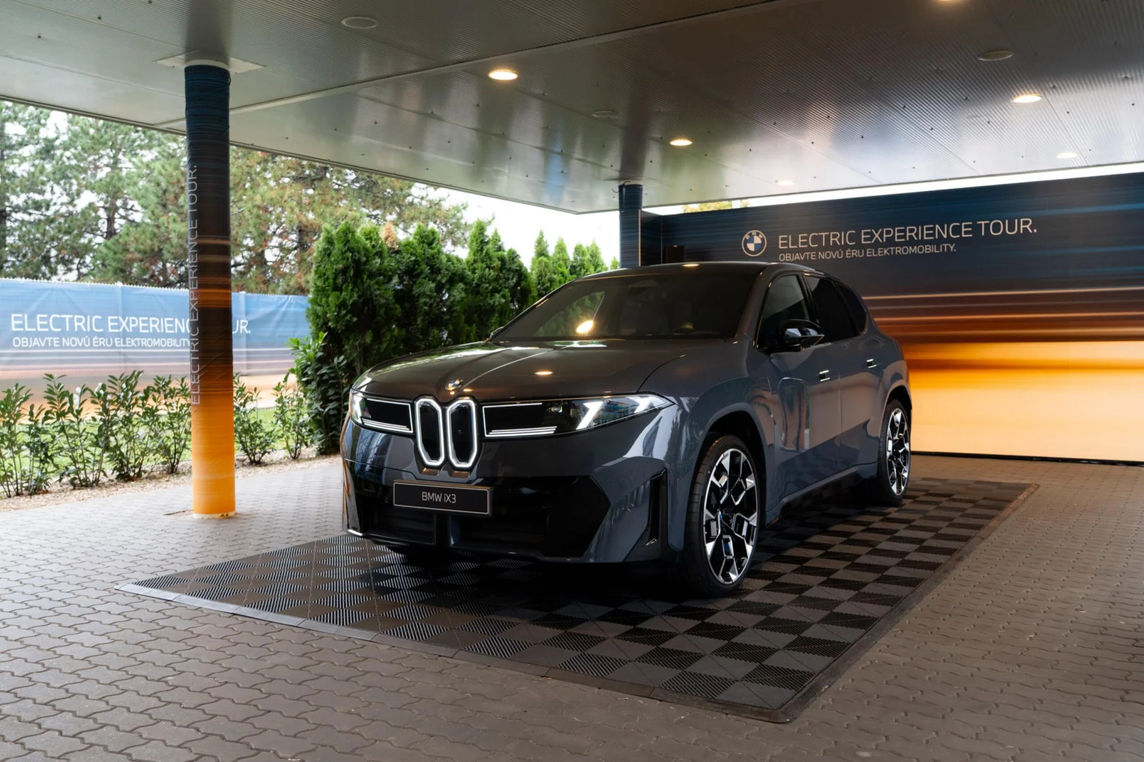P90620011_highRes_bmw-ix3-in-slovakia-