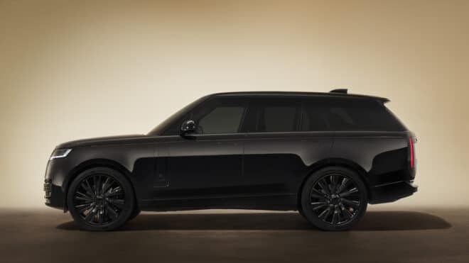 POCTA DIZAJNOVEJ ČISTOTE: RANGE ROVER SV BLACK DEBUTUJE NA DESIGN MIAMI