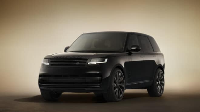 POCTA DIZAJNOVEJ ČISTOTE: RANGE ROVER SV BLACK DEBUTUJE NA DESIGN MIAMI