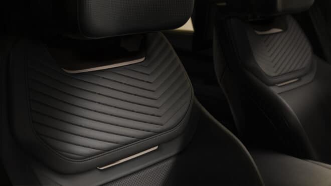 POCTA DIZAJNOVEJ ČISTOTE: RANGE ROVER SV BLACK DEBUTUJE NA DESIGN MIAMI