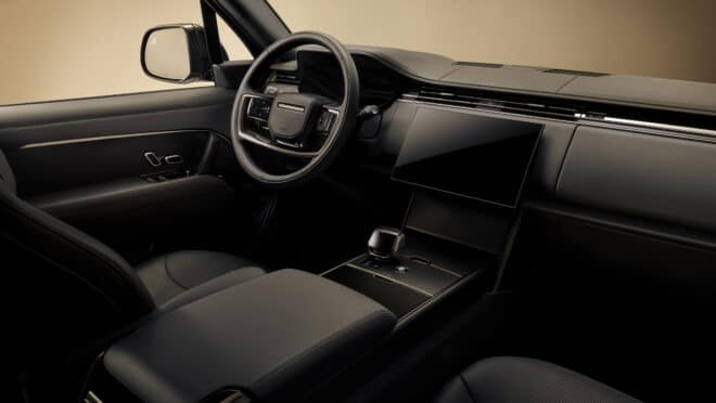 POCTA DIZAJNOVEJ ČISTOTE: RANGE ROVER SV BLACK DEBUTUJE NA DESIGN MIAMI