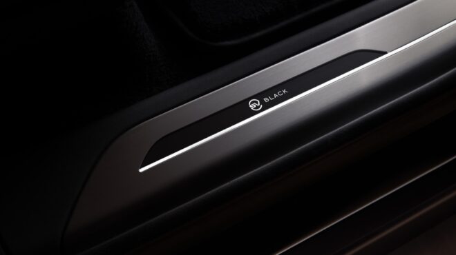 POCTA DIZAJNOVEJ ČISTOTE: RANGE ROVER SV BLACK DEBUTUJE NA DESIGN MIAMI