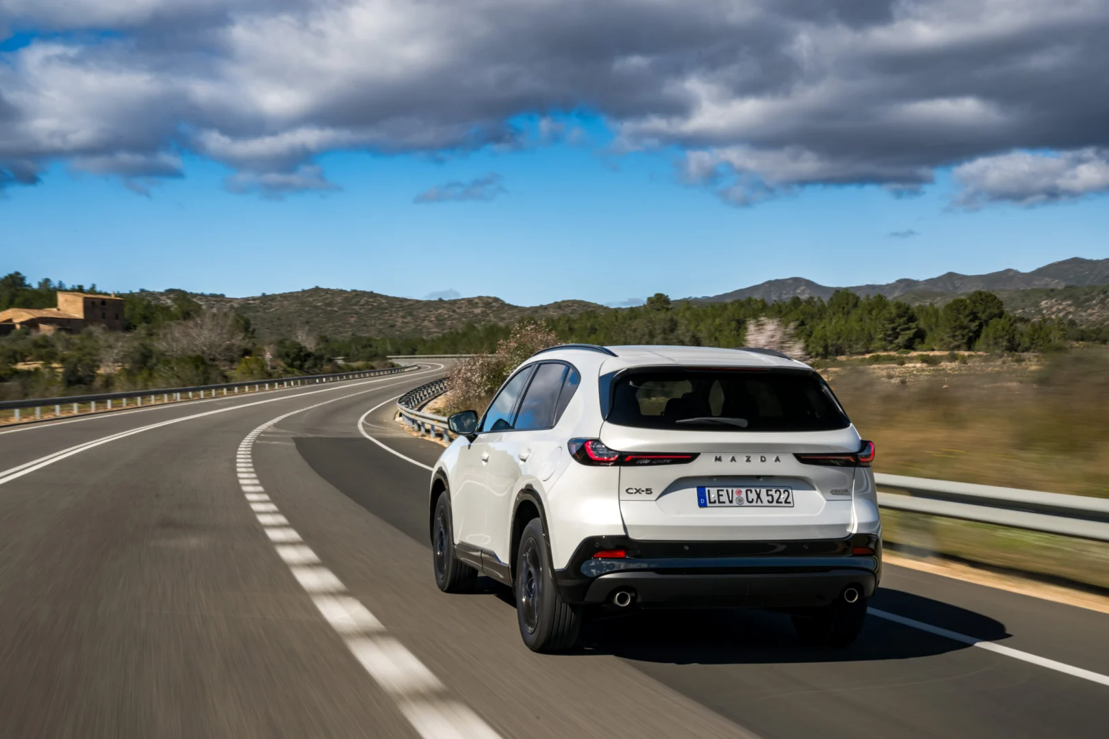Nová Mazda CX-5 prichádza v tretej generácii s väčším priestorom a technológiami Google