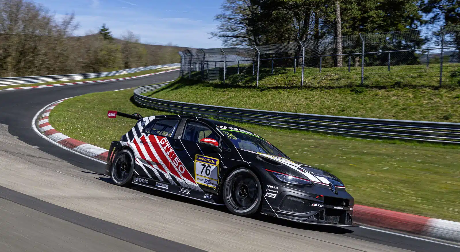 Volkswagen oslavuje 50 rokov GTI: svetová premiéra elektrického ID. Polo GTI na 24h Nürburgring