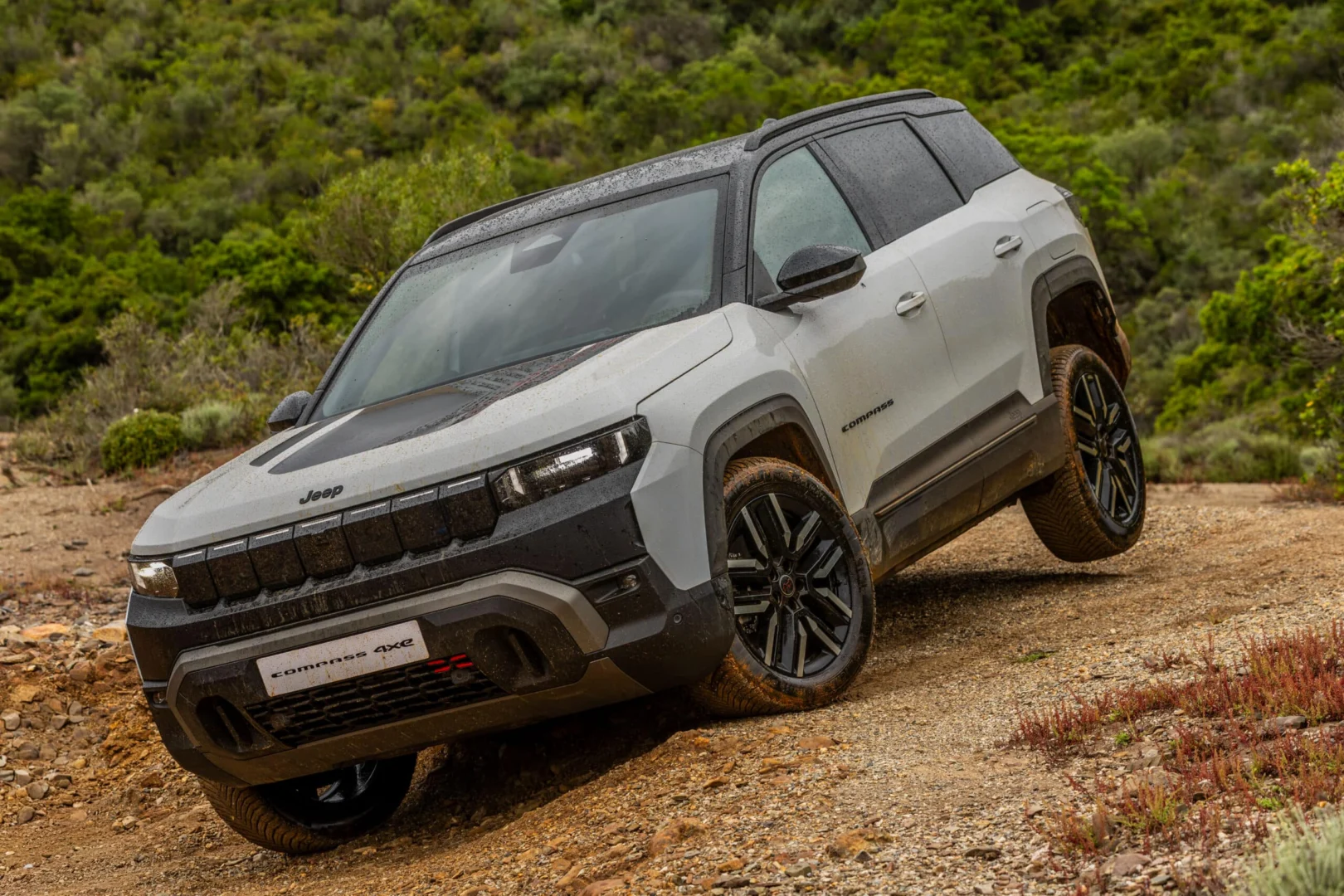 new-compass-4xe-4wd-lock1