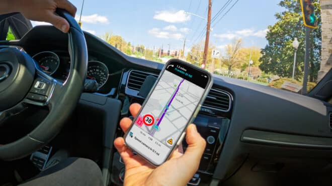 Analýza IIHS: Používanie mobilov pri prekračovaní rýchlosti výrazne stúpa