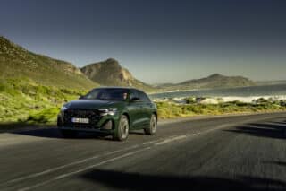Audi Q8 - Dynamic photo, Audi exclusive paint finish (Goodwoodgreen pearl effect)