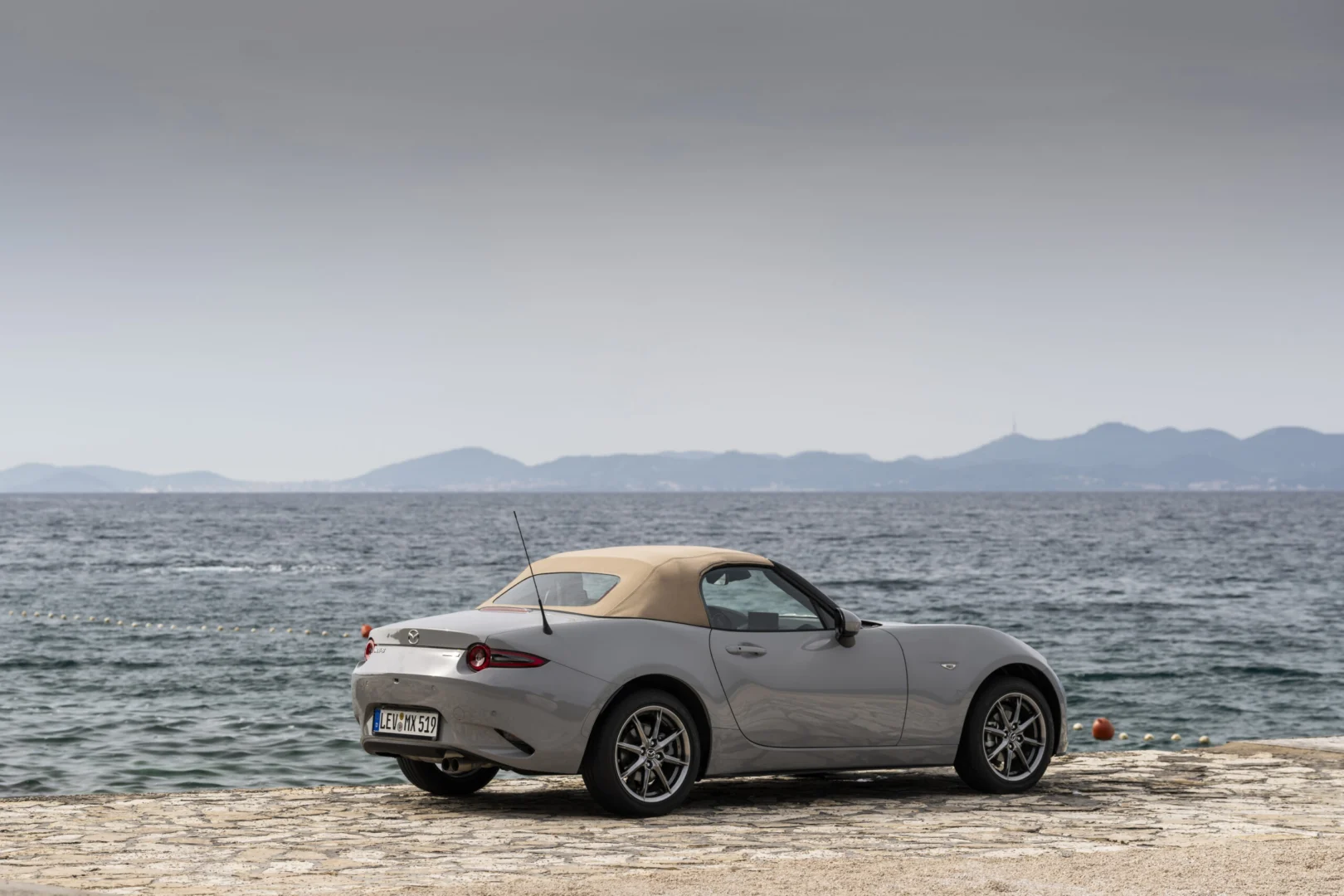 Mazda MX-5 pre modelový rok 2027 vylepšuje osvedčený recept bez veľkej zmeny