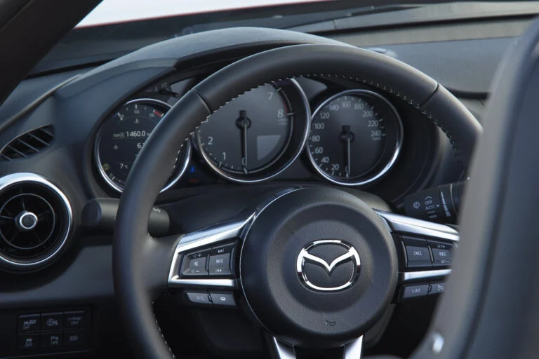 Mazda MX-5 pre modelový rok 2027 vylepšuje osvedčený recept bez veľkej zmeny