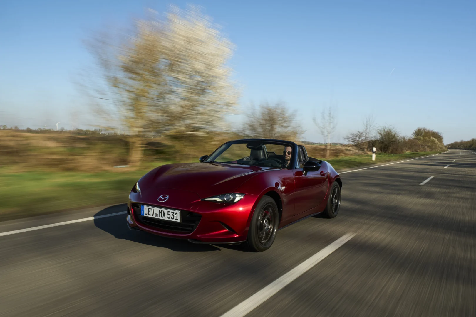 Mazda MX-5 pre modelový rok 2027 vylepšuje osvedčený recept bez veľkej zmeny