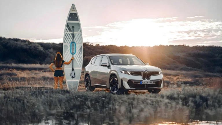 Cestovanie na dovolenku s elektrovozidlami BMW a MINI: Ponuka transparentného nabíjania a rozšírených služieb