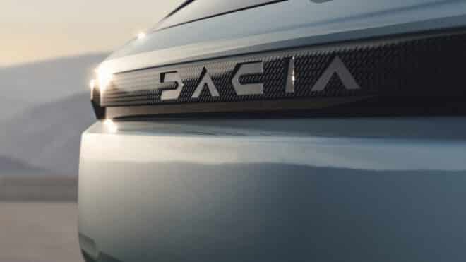 Dacia Striker Hybrid 155