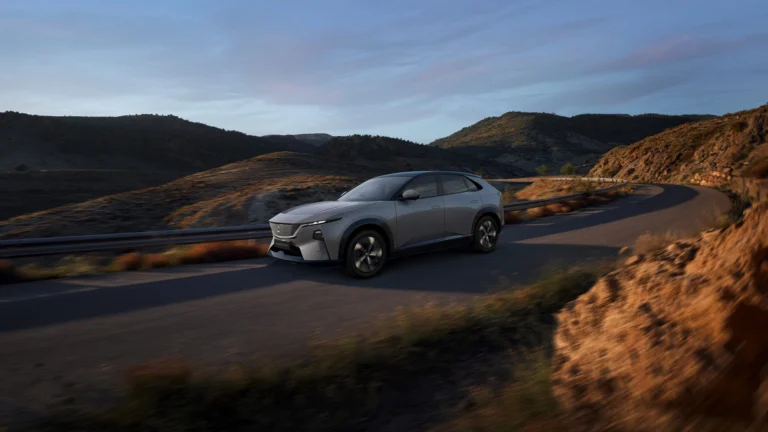 Mazda CX-6e prichádza s novou interpretáciou dizajnu Kodo
