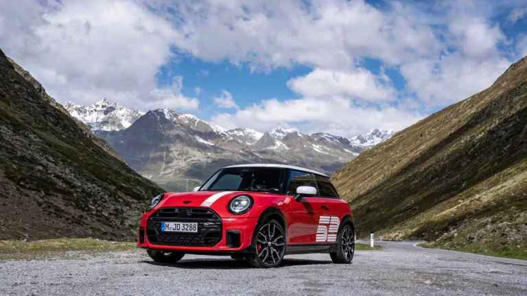 MINI 1965 Victory Edition: špeciálna edícia pripomína víťazstvo na Monte Carlo Rally