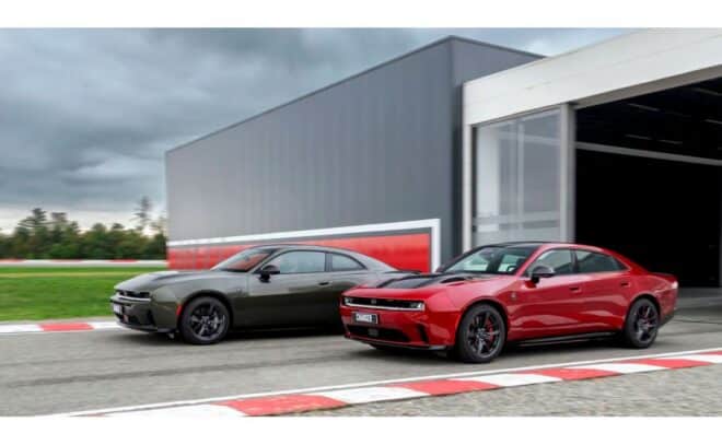 Dodge Charger je späť: nová generácia stavia na dvoch pohonoch a štandardnom pohone všetkých kolies