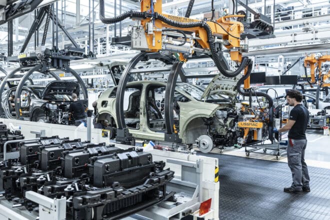 Audi začína vyrábať A2 e-tron v Ingolstadte, výrobu zrýchlila o 21 mesiacov 3 Audi začína vyrábať A2 e-tron v Ingolstadte, výrobu zrýchlila o 21 mesiacov