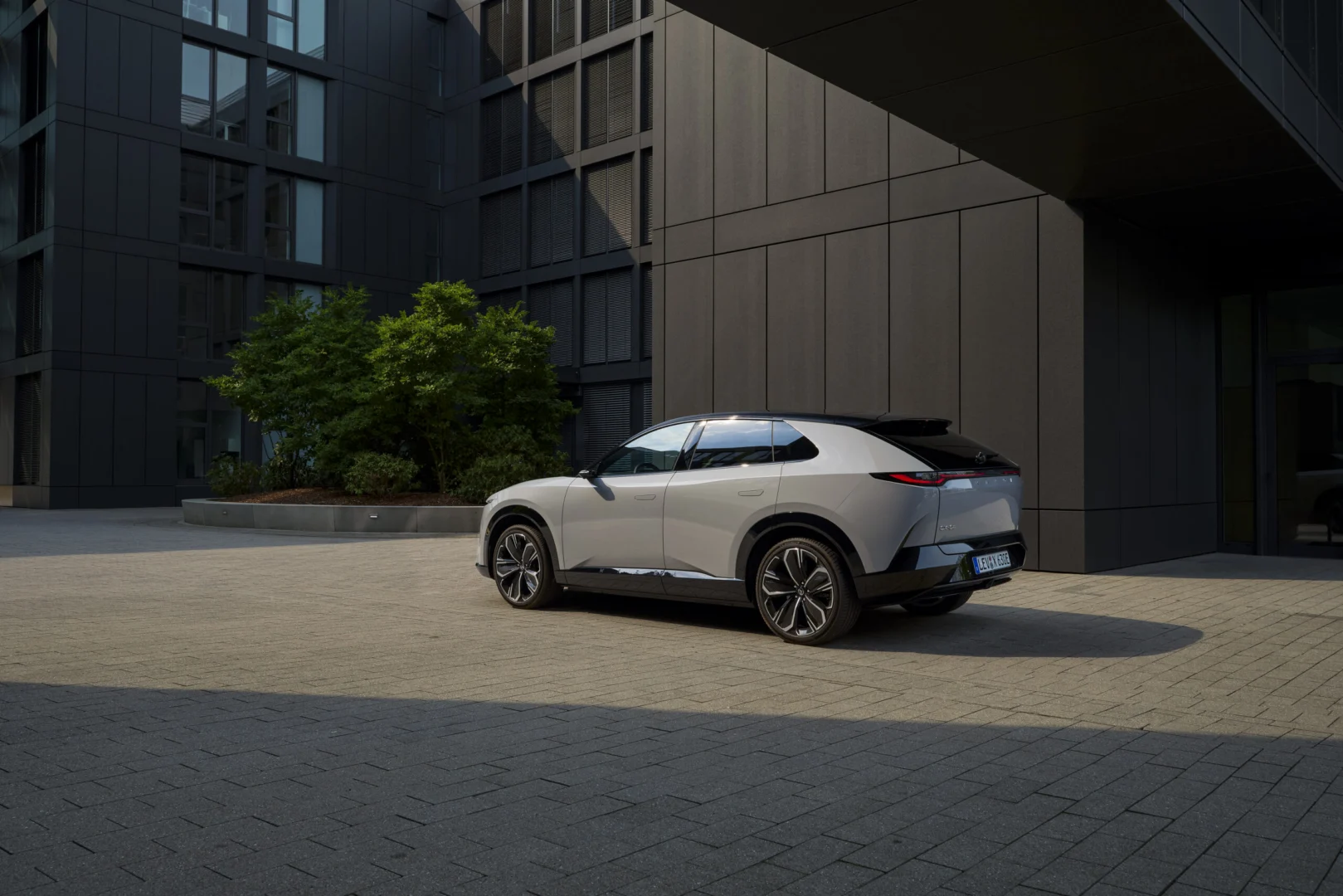 Mazda CX-6e prichádza do Európy ako elektrické SUV s dojazdom 484 km