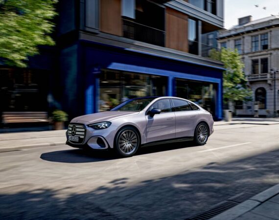 Mercedes-Benz rozširuje elektrickú Triedu C o model C 300 4MATIC s dojazdom až 690 km