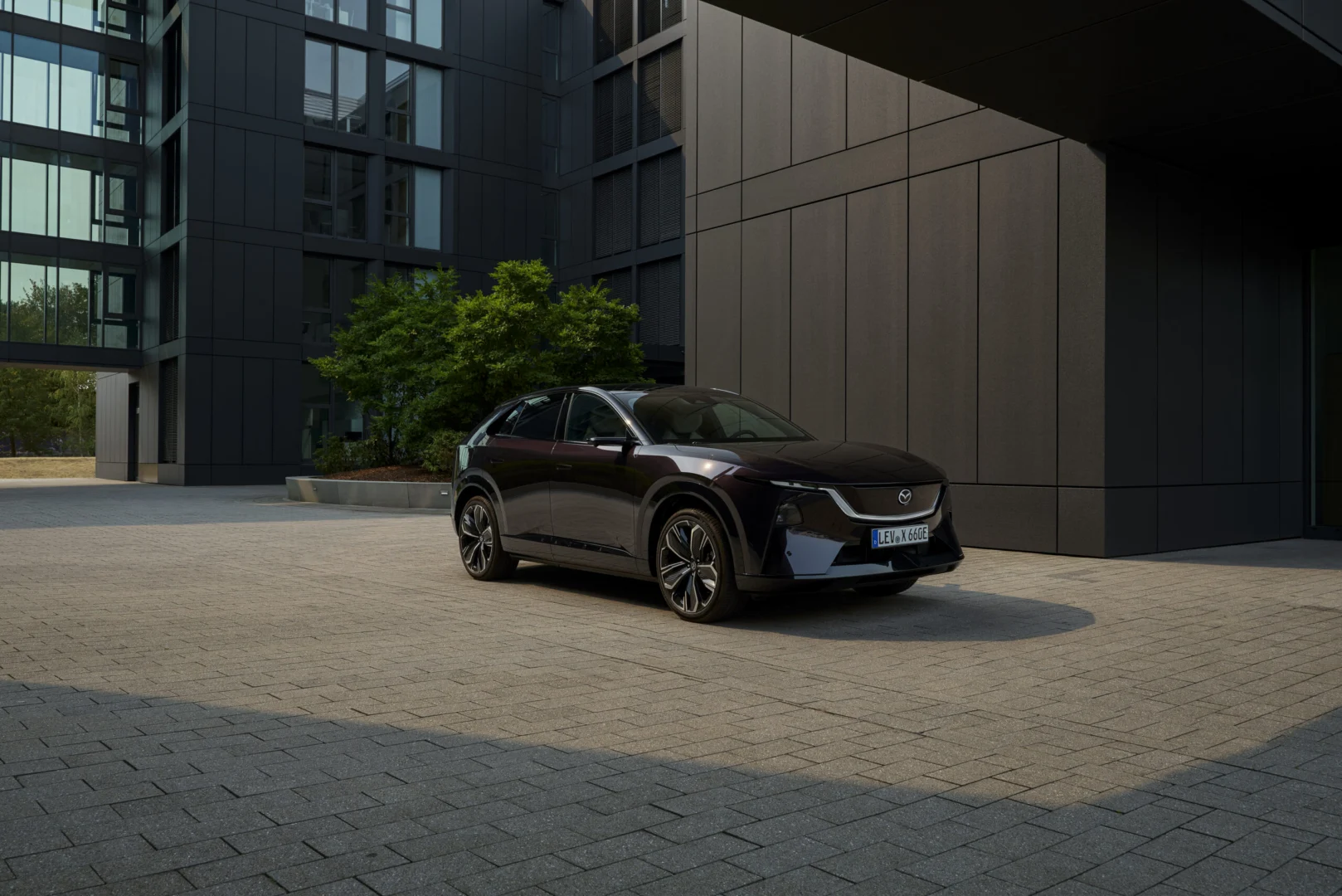 Mazda CX-6e prichádza do Európy ako elektrické SUV s dojazdom 484 km