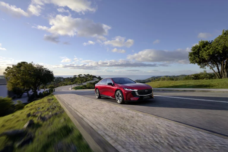 Mazda 6e pre modelový rok 2027 dostane 78 kWh batériu, dojazd 560 km a nové verzie