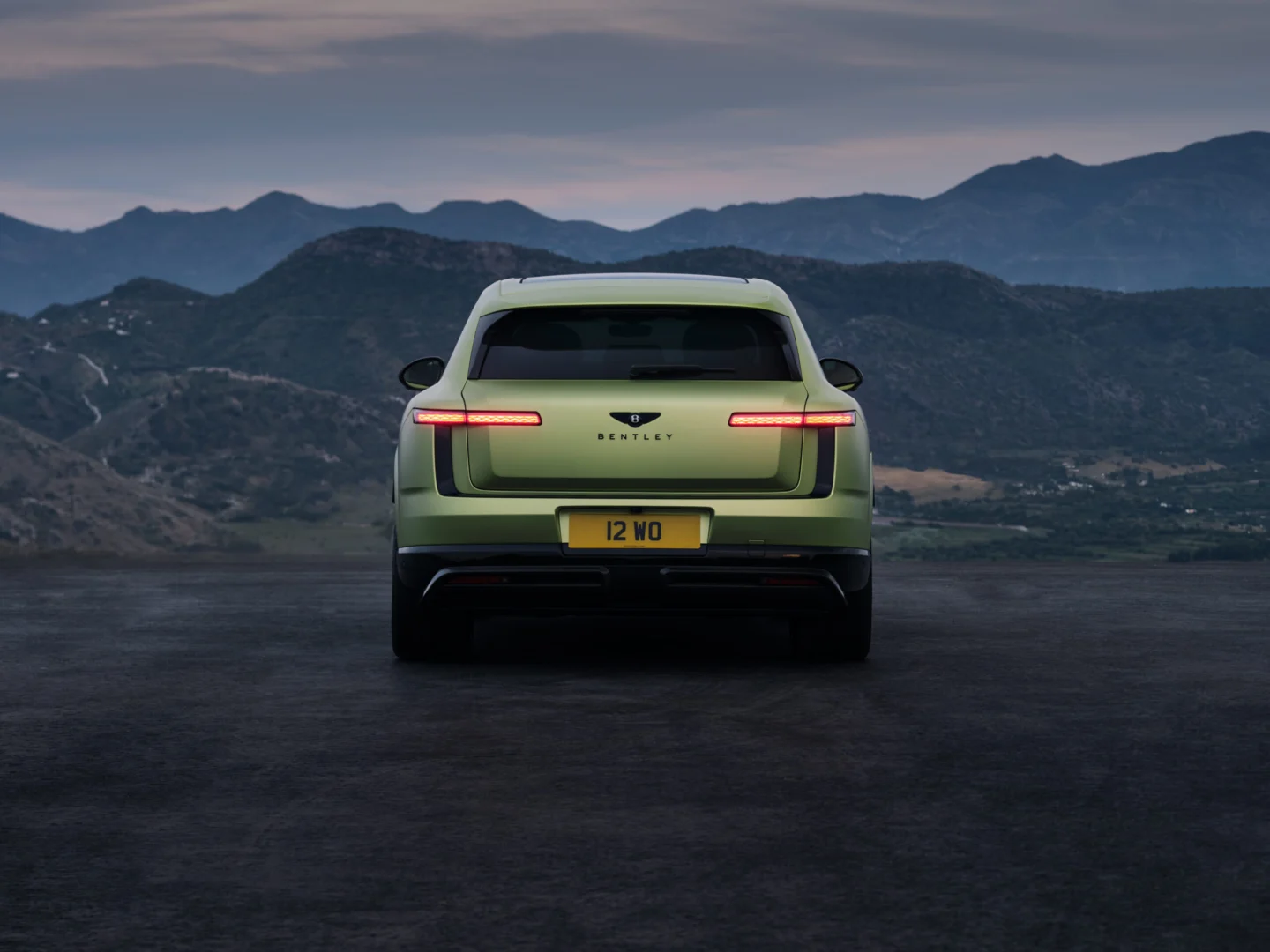 Bentley predstavil Torcal ako svoj štvrtý modelový rad a zároveň prvý model s čisto elektrickým pohonom. Novinka prichádza vo verziách Core a S, ponúka výkon až 888 koní, dojazd do 600 km a viaceré nové prvky v podvozku, interiéri aj výbave.