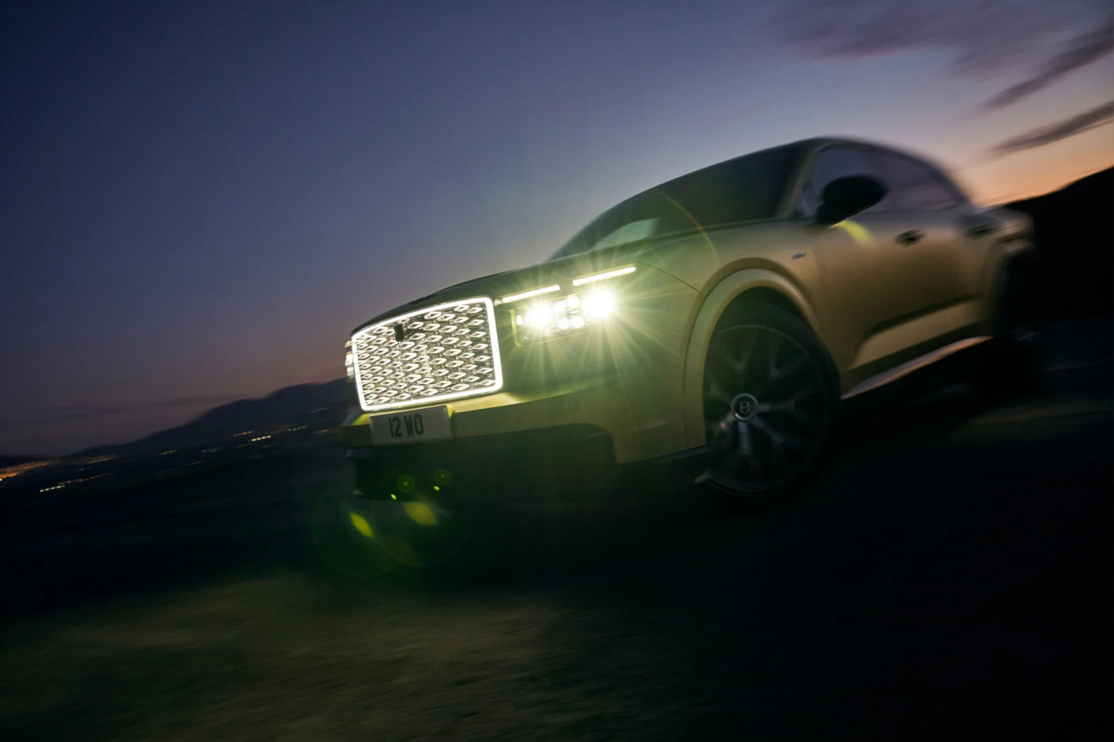 Bentley predstavil Torcal ako svoj štvrtý modelový rad a zároveň prvý model s čisto elektrickým pohonom. Novinka prichádza vo verziách Core a S, ponúka výkon až 888 koní, dojazd do 600 km a viaceré nové prvky v podvozku, interiéri aj výbave.
