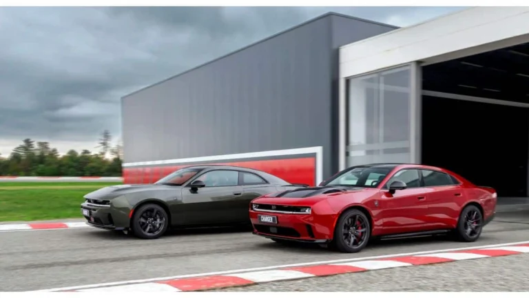 Dodge Charger je späť: nová generácia stavia na dvoch pohonoch a štandardnom pohone všetkých kolies
