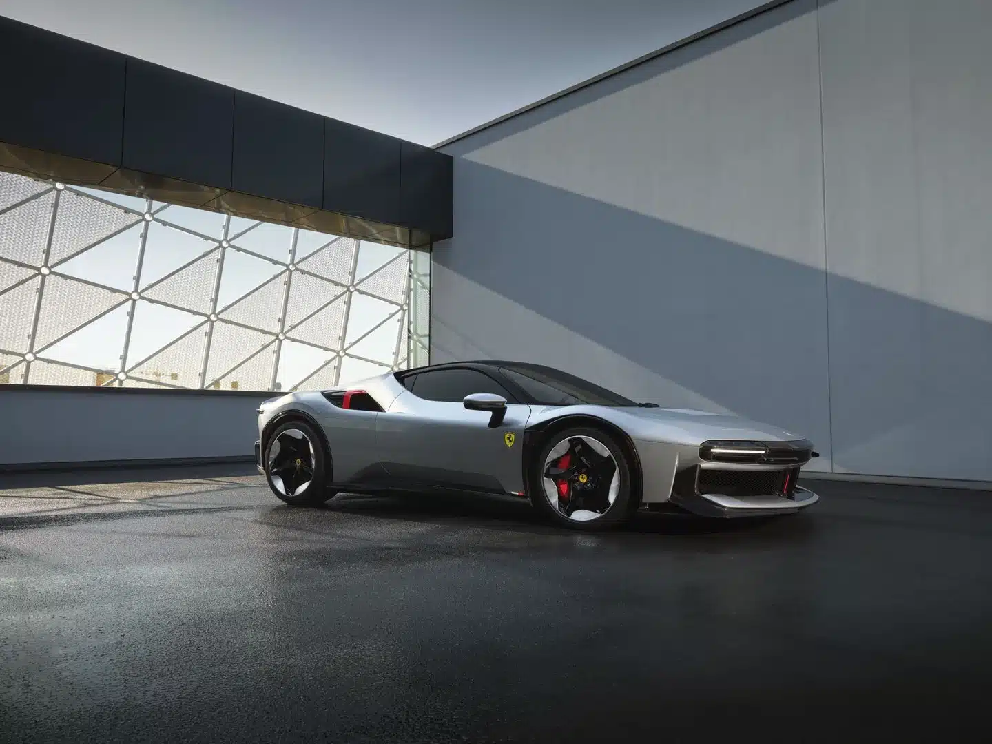 Ferrari CZ26 je jedinečný model pre amerického klienta a technicky vychádza zo SF90 Stradale