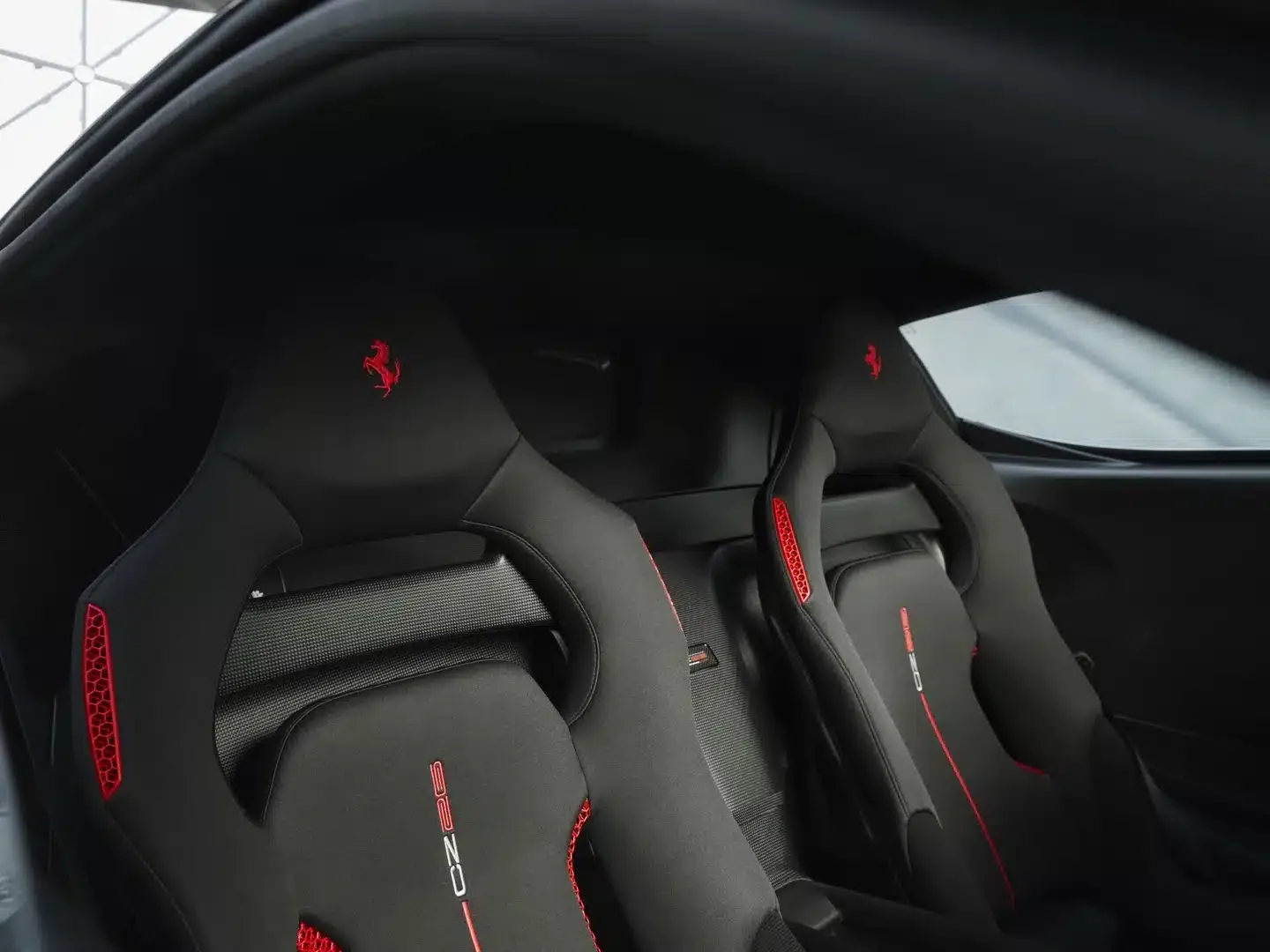 Ferrari CZ26 je jedinečný model pre amerického klienta a technicky vychádza zo SF90 Stradale