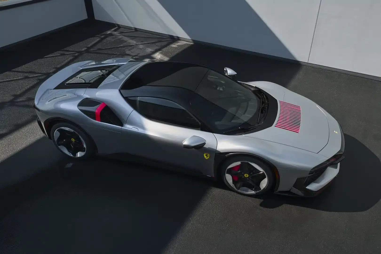 Ferrari CZ26 je jedinečný model pre amerického klienta a technicky vychádza zo SF90 Stradale