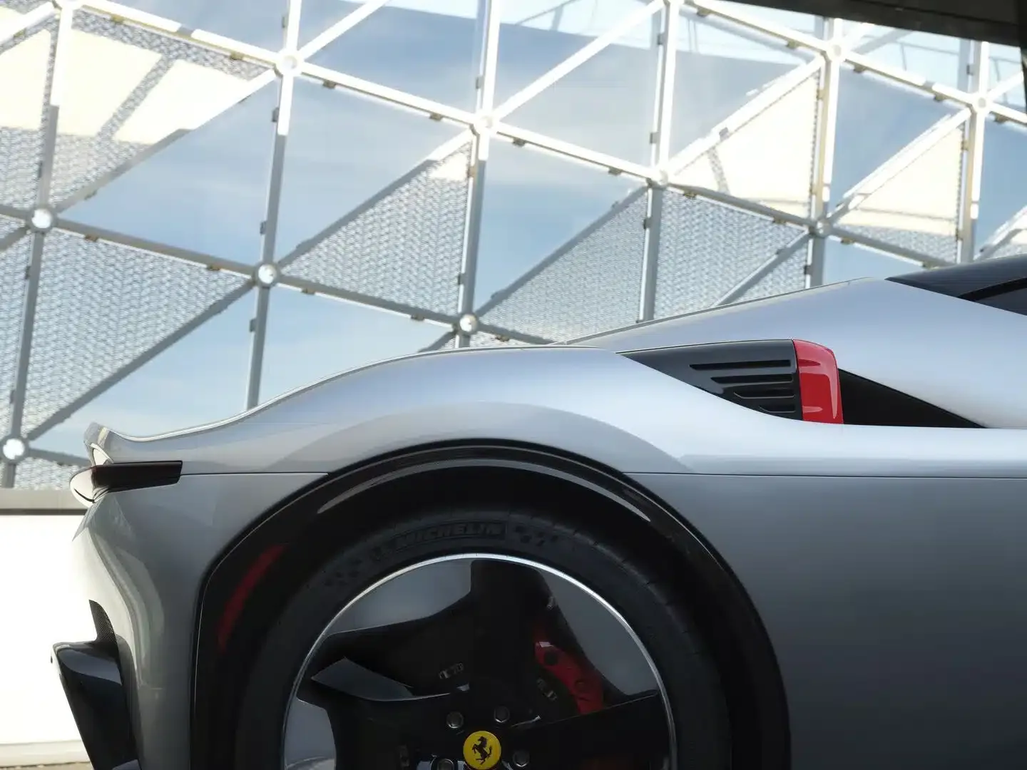 Ferrari CZ26 je jedinečný model pre amerického klienta a technicky vychádza zo SF90 Stradale