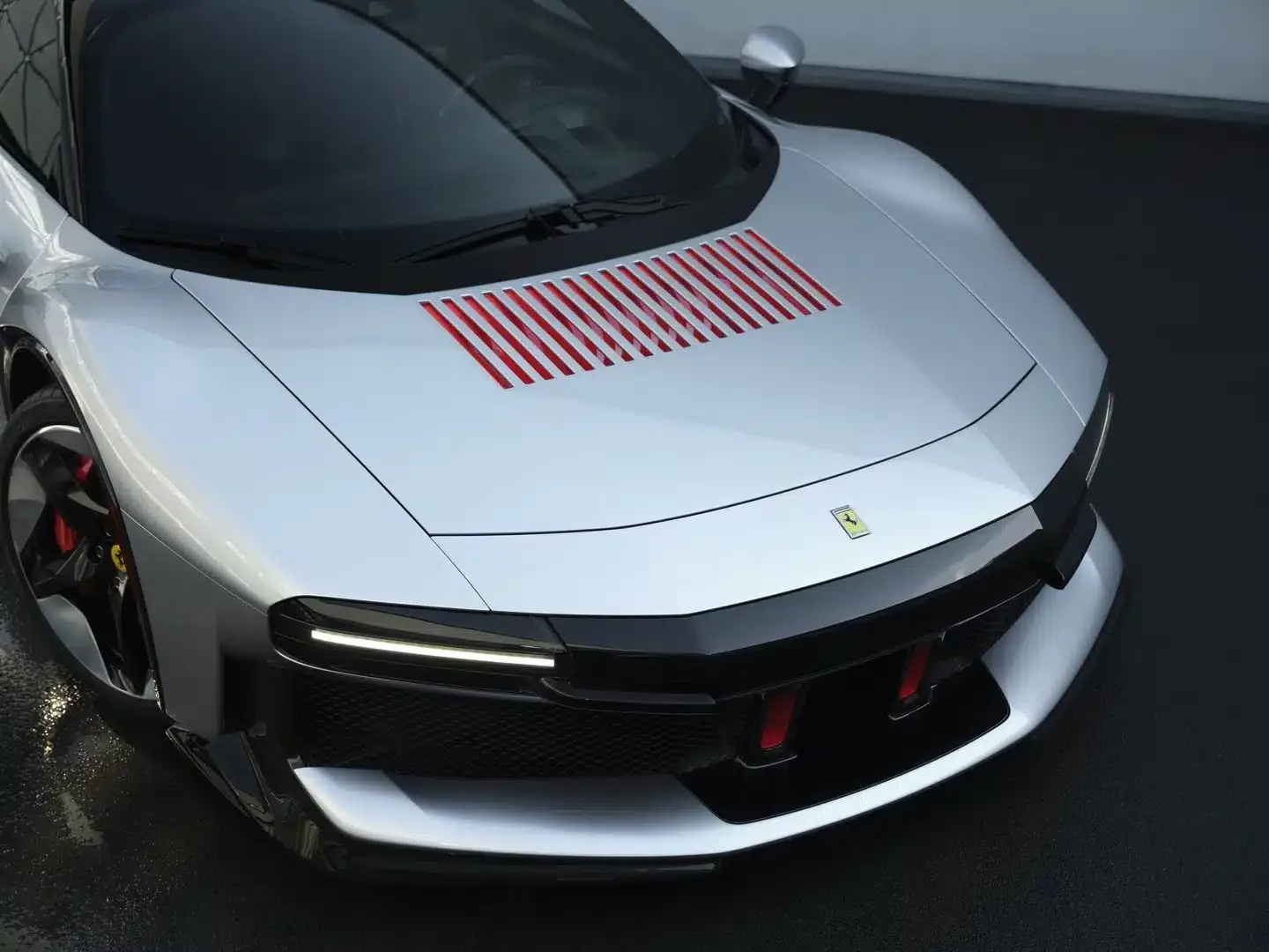 Ferrari CZ26 je jedinečný model pre amerického klienta a technicky vychádza zo SF90 Stradale