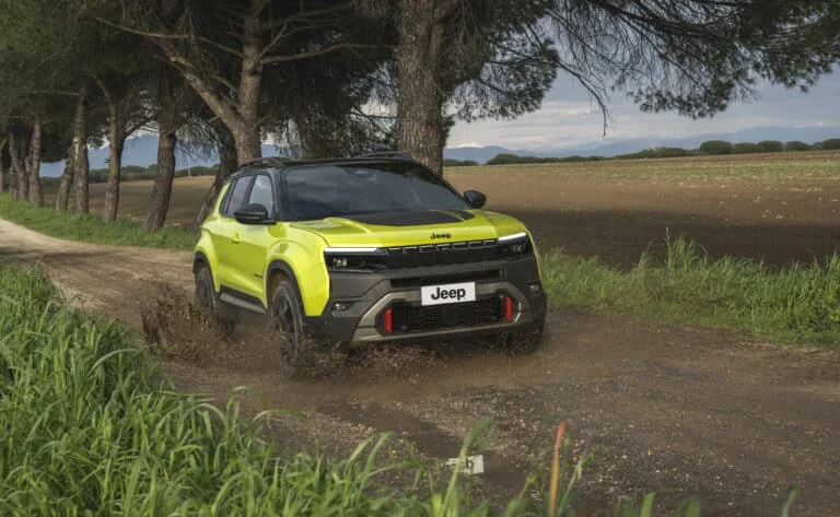 Nový Jeep Avenger prichádza s novým turbo benzínom a výbavou 4xe