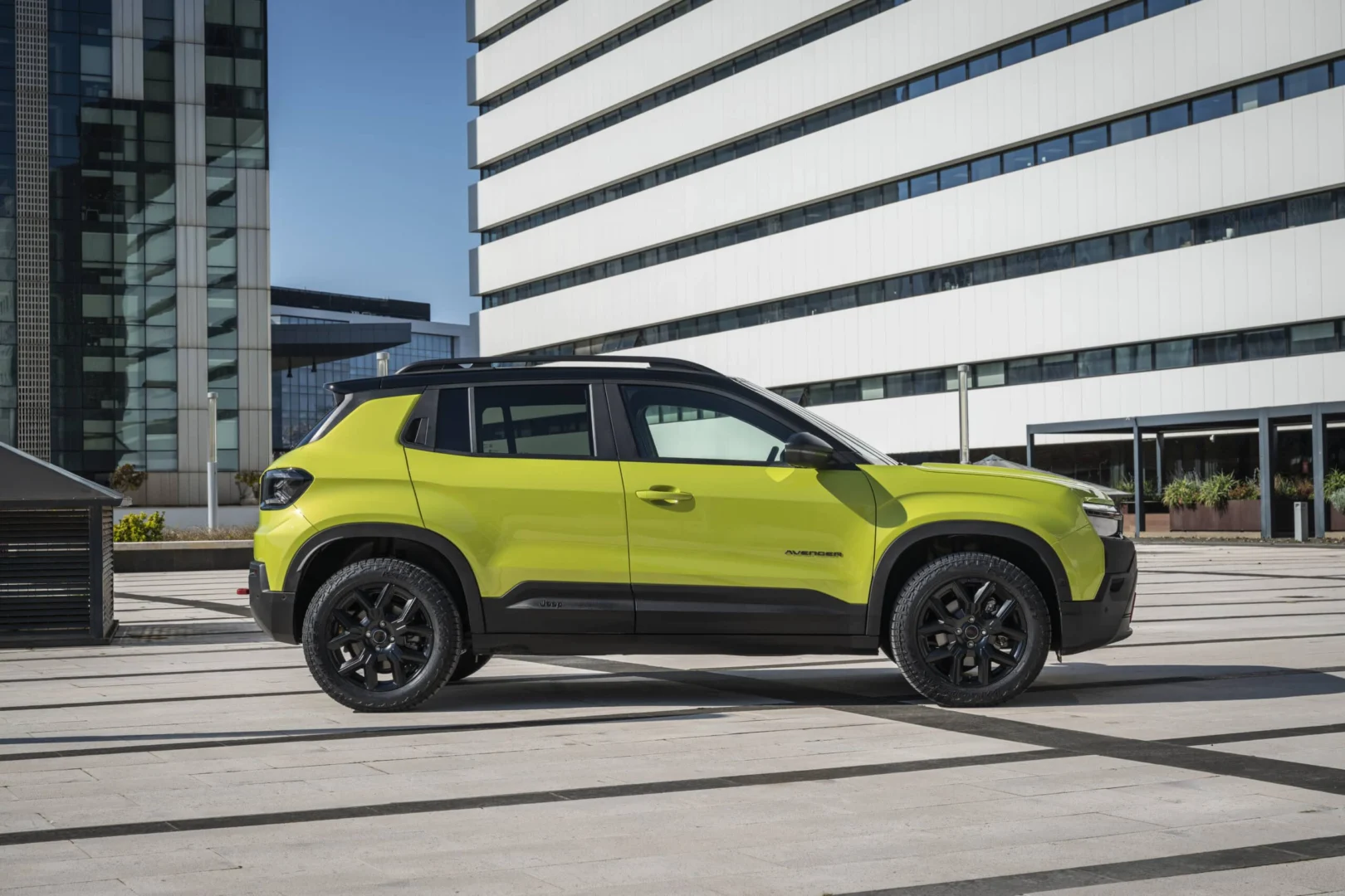 Nový Jeep Avenger prichádza s novým turbo benzínom a výbavou 4xe