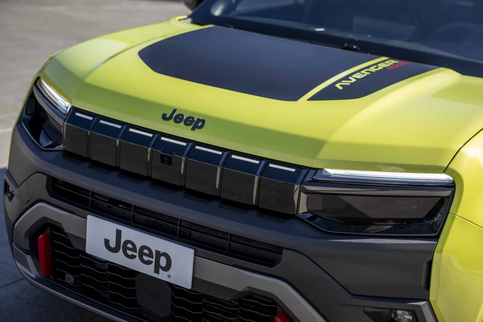 Nový Jeep Avenger prichádza s novým turbo benzínom a výbavou 4xe
