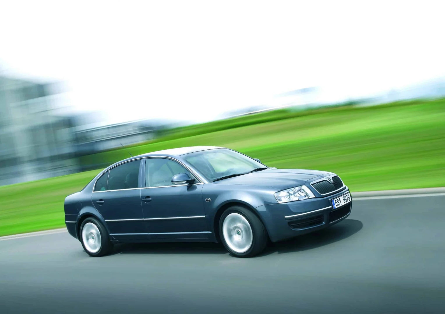 Škoda Superb oslavuje 25 rokov od svetovej premiéry a ponúka najširšiu paletu pohonov v histórii