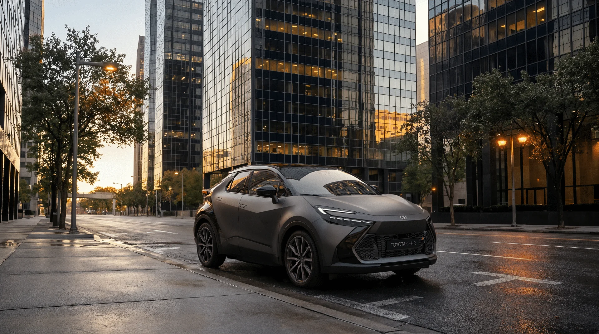 Toyota C-HR GR SPORT oslavuje 10 rokov s novým odtieňom Onyx Grey matte a 20-palcovými kolesami