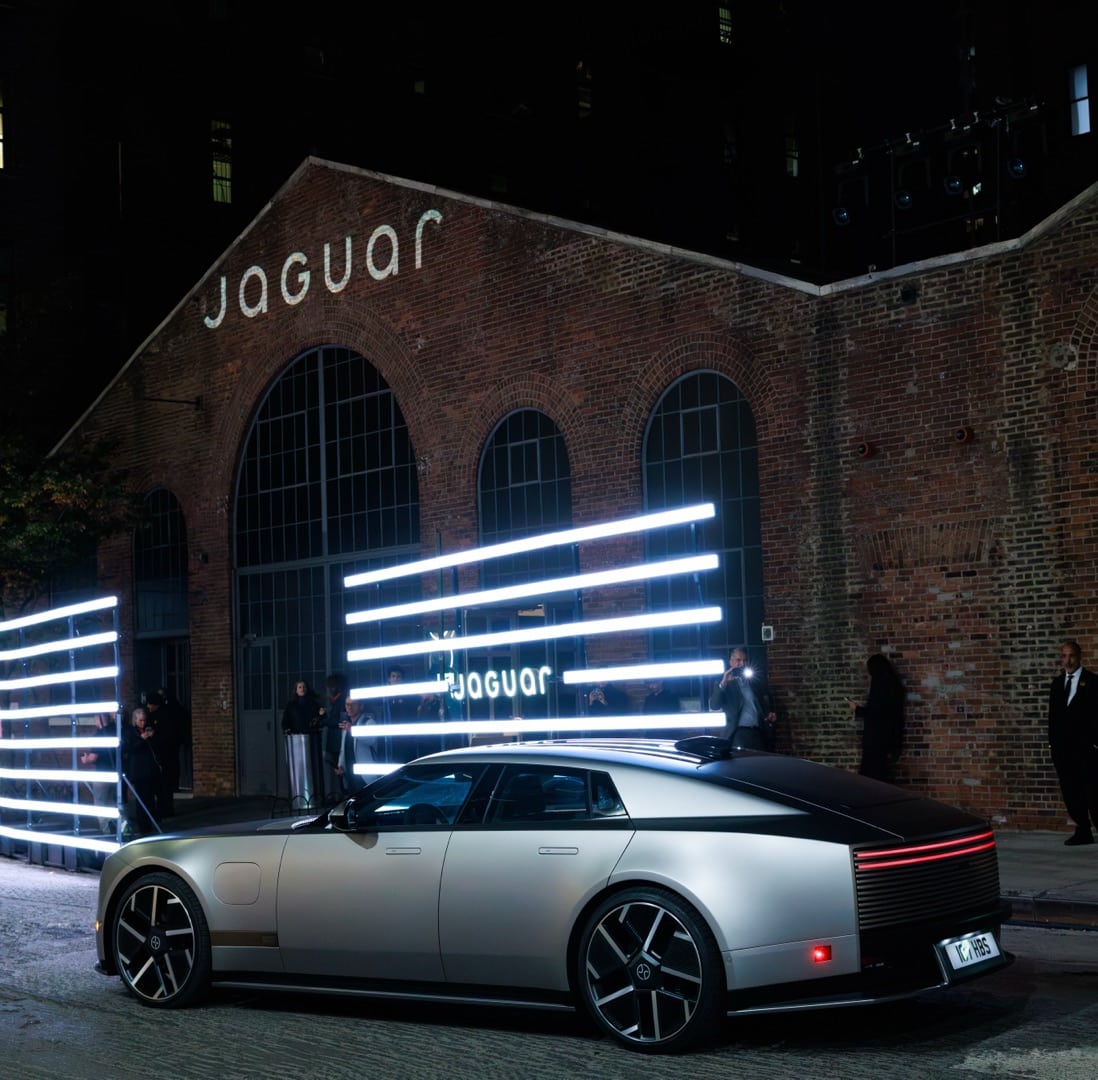 Jaguar Type 01 mal svetovú premiéru v New Yorku. Odhaľuje novú éru: elektrické GT s výkonom až 1 030 koní
