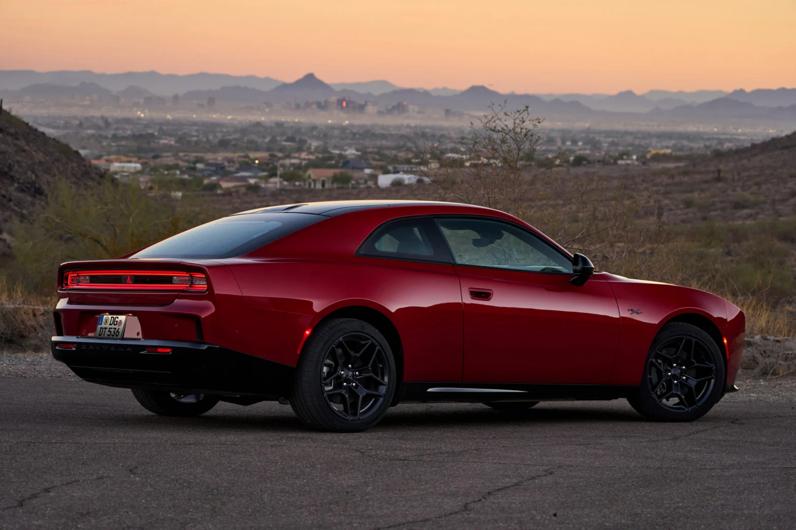 Dodge Charger sa vracia do Európy ako elektromobil Daytona aj spaľovací SIXPACK