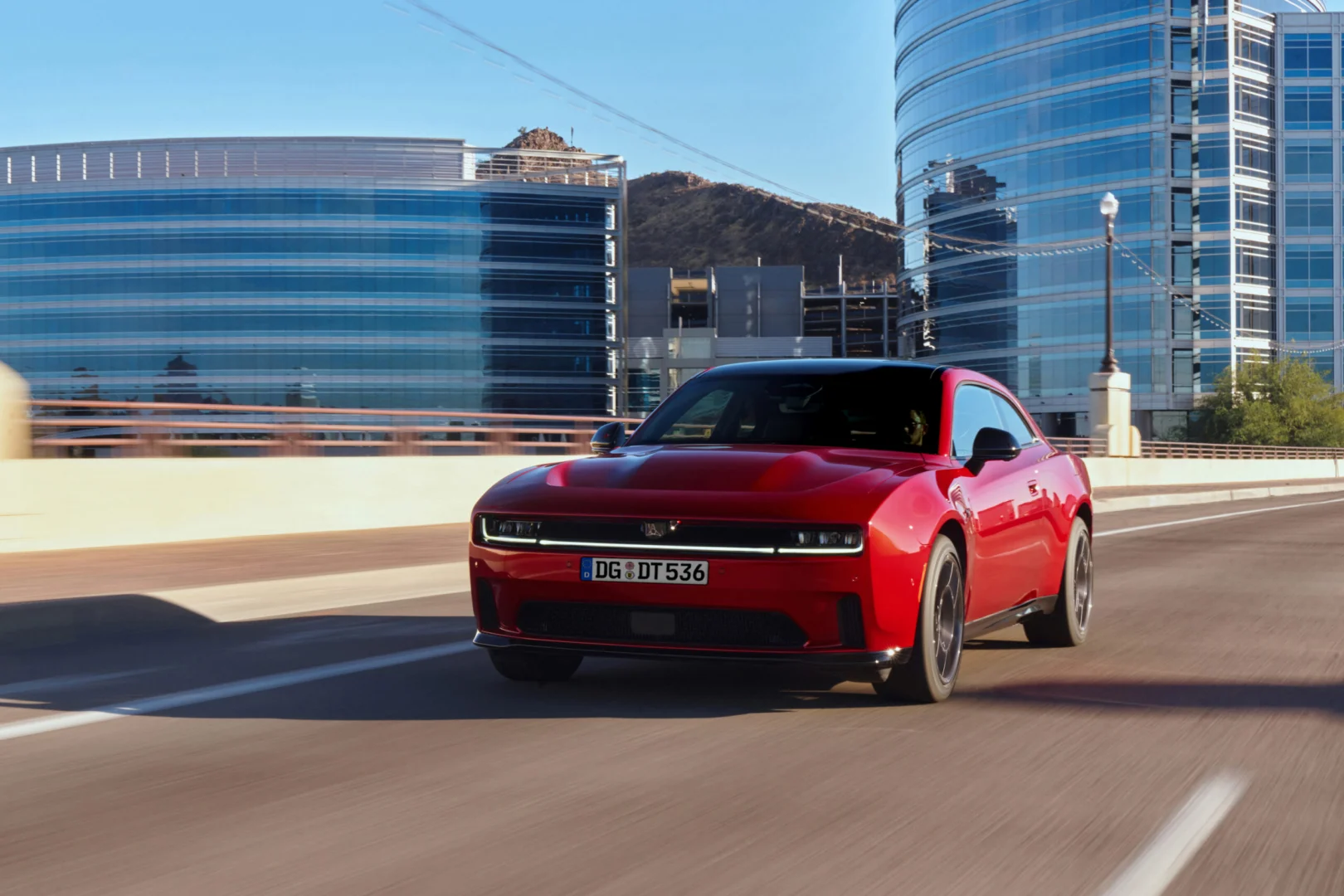 Dodge Charger sa vracia do Európy ako elektromobil Daytona aj spaľovací SIXPACK