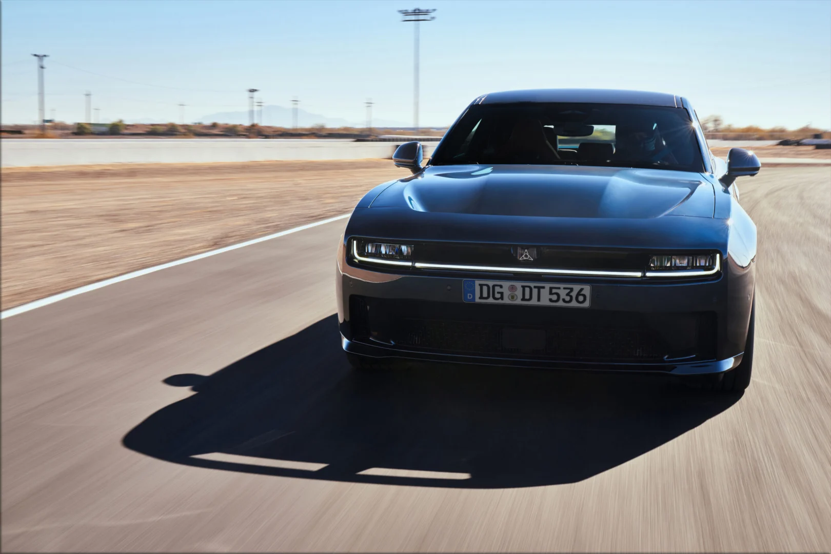 Dodge Charger sa vracia do Európy ako elektromobil Daytona aj spaľovací SIXPACK