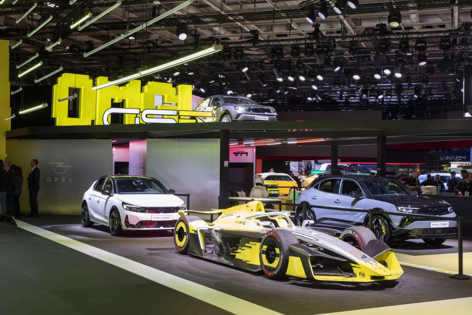 Opel v Paríži ukázal koncept STX a pretekársky GSE 27FE pre Formula E
