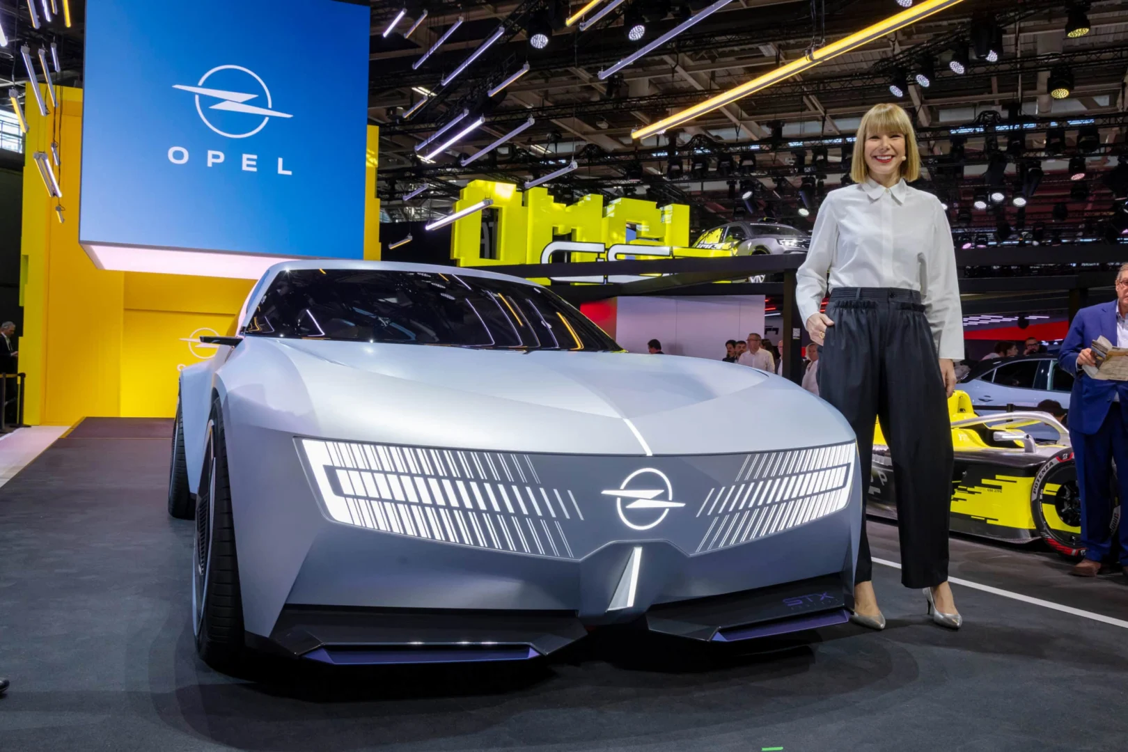 Opel v Paríži ukázal koncept STX a pretekársky GSE 27FE pre Formula E