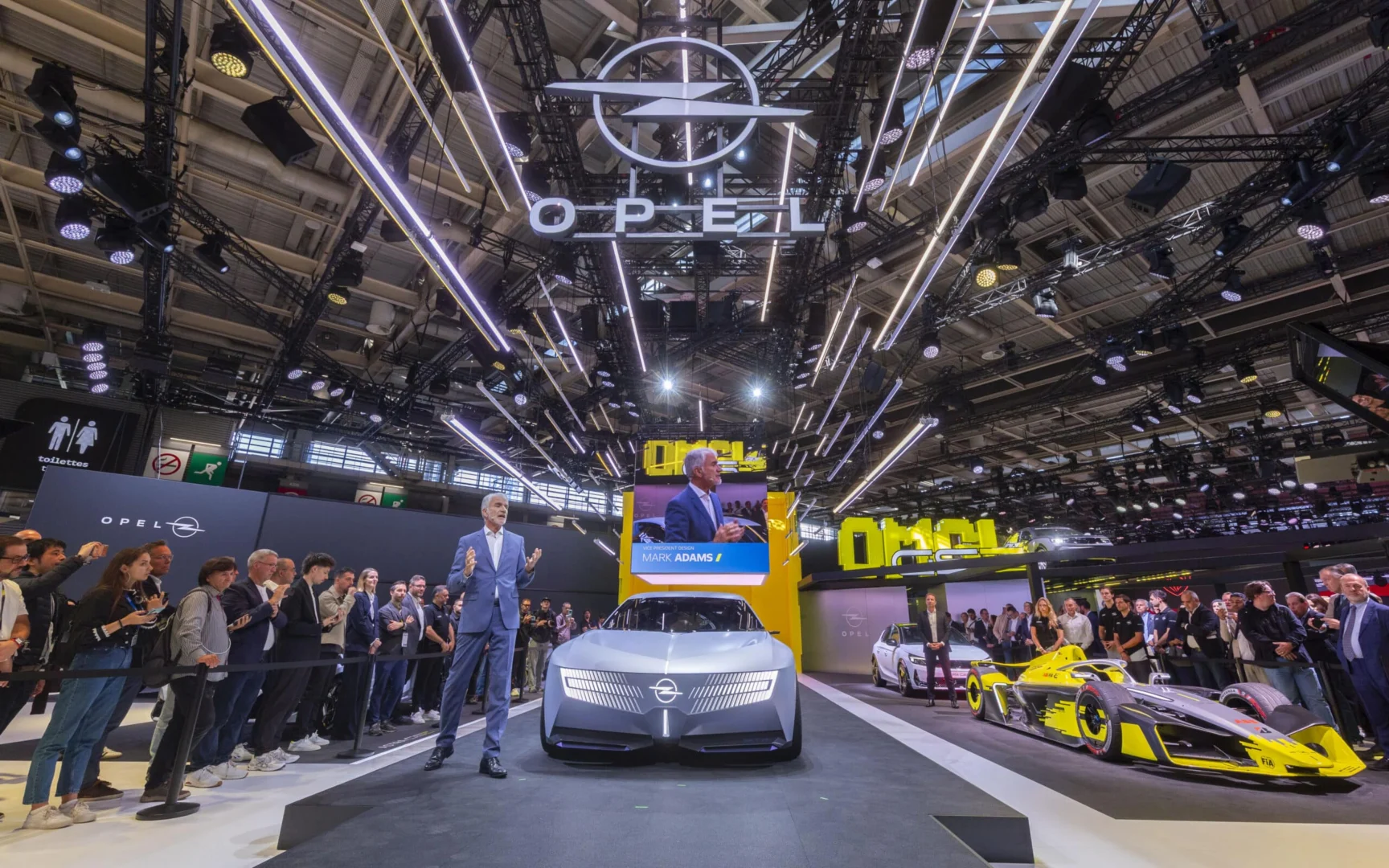 Opel v Paríži ukázal koncept STX a pretekársky GSE 27FE pre Formula E