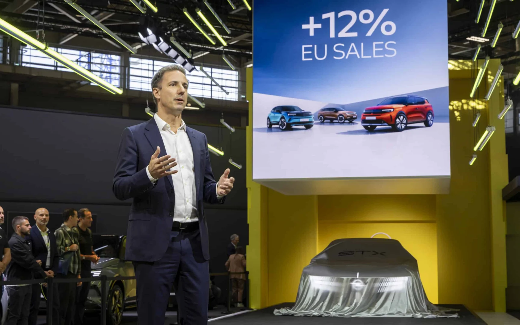 Opel v Paríži ukázal koncept STX a pretekársky GSE 27FE pre Formula E