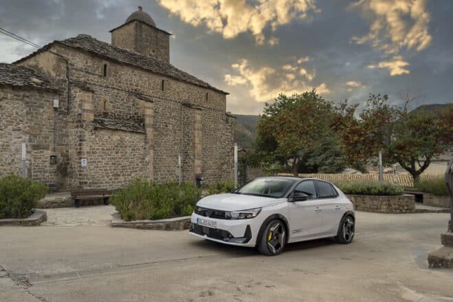 Electric Hot Hatch, City Car, Long-distance Cruiser: From Zaragoza to Paris in the New Opel Corsa GSE