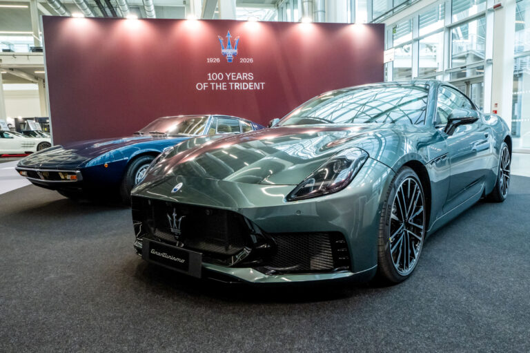 Maserati ukázala v Bologni historické Ghibli SS aj GranTurismo Trofeo
